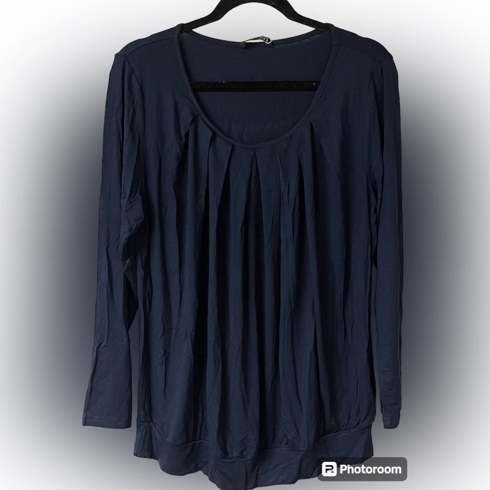 BloomChic navy blue long sleeved top